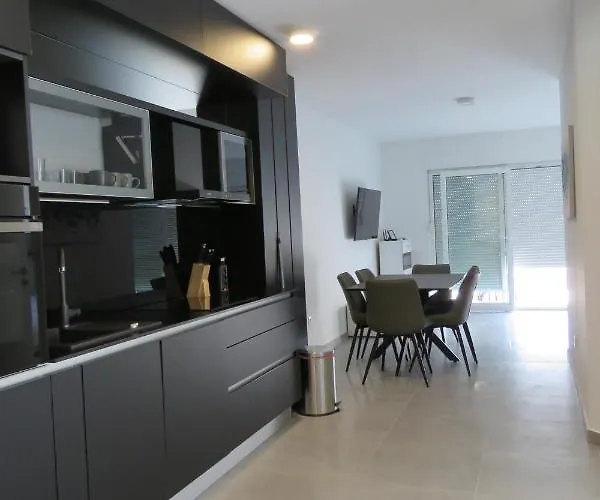 Omazic * Τρογκίρ